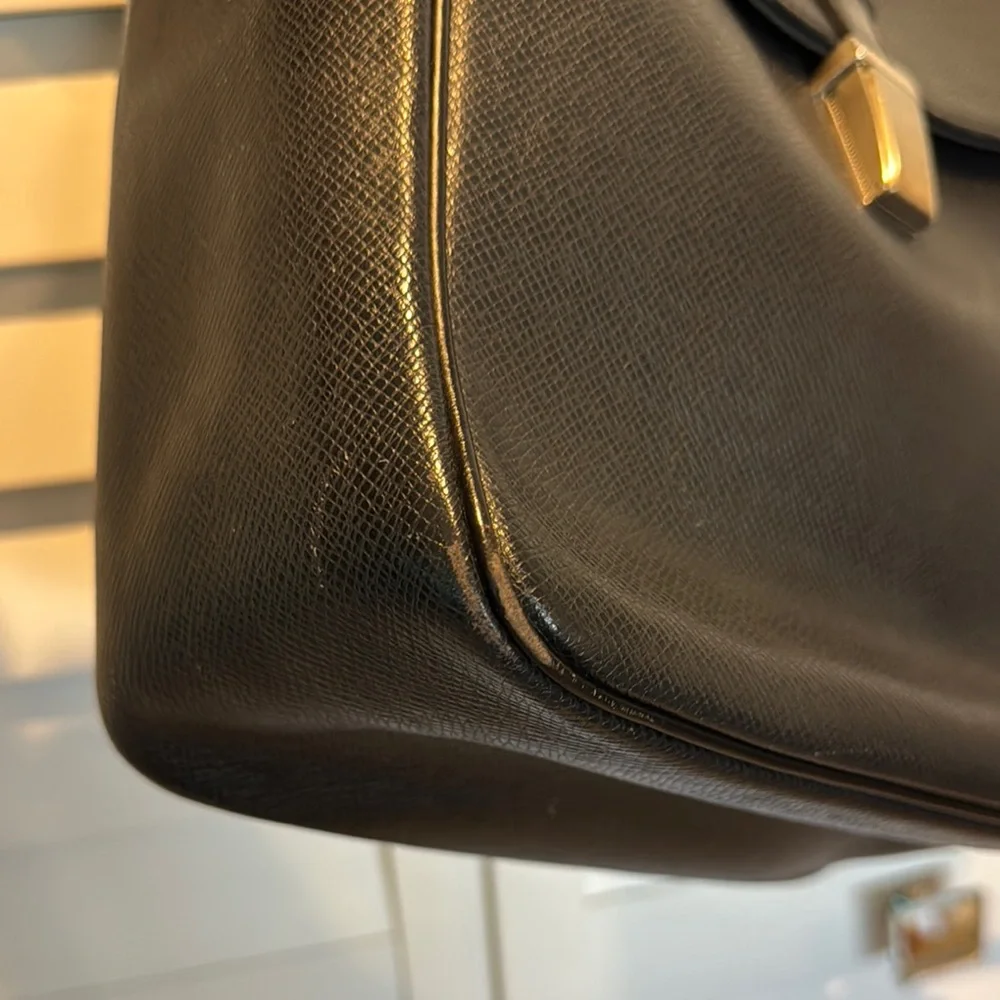 Louis Vuitton Authentic Taiga Yaranga Leather Vintage Bag with Adjustable Strap.